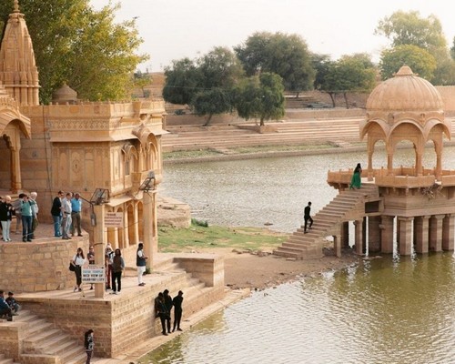 GADISAR-LAKE-JAISALMER-Rajasthan-Tour